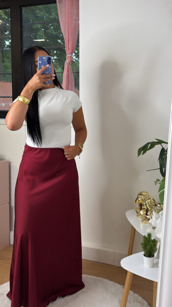 Jupe Longue en Satin Bordeaux – Image 3