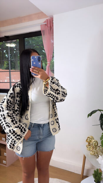 Cardigan crochet noir & crème – Image 2